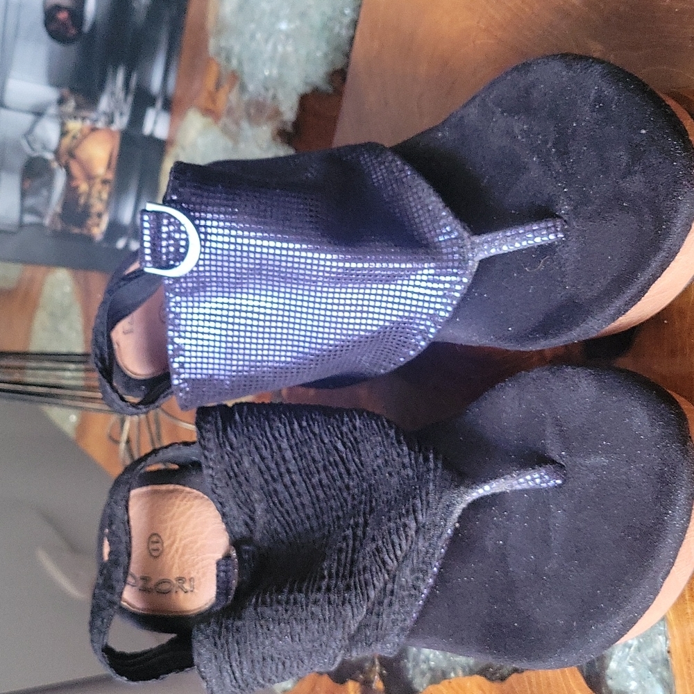 Shoes - Picture 5 of 6